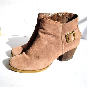 GH Bass&Co. 7.5 Tan side buckle zip  heeled ankle boots fall winter spring cute